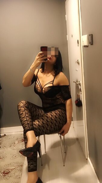 Bruneta 38 de ani